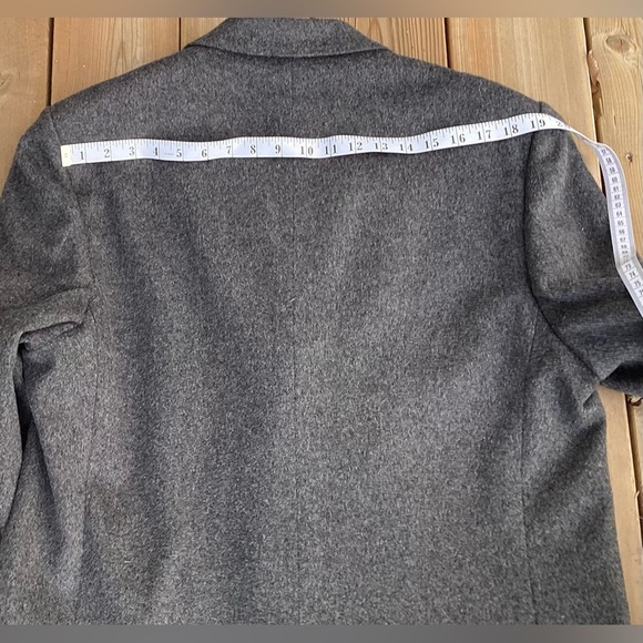 Men’s H Leishman lined virgin wool grey trench coat. 
42R in pristine condition - Picture 4 of 11